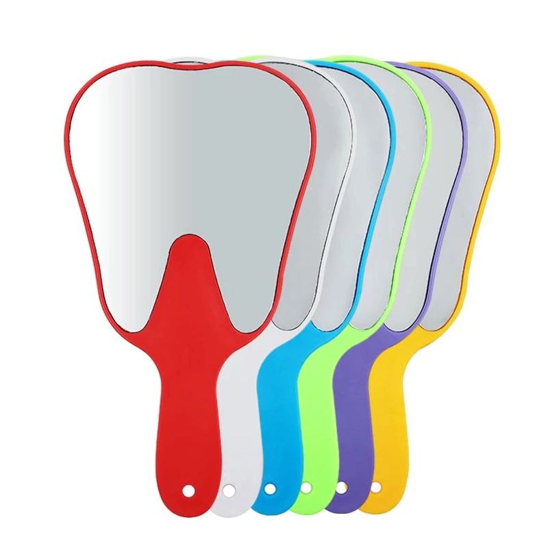 Oglinda in forma de dinte